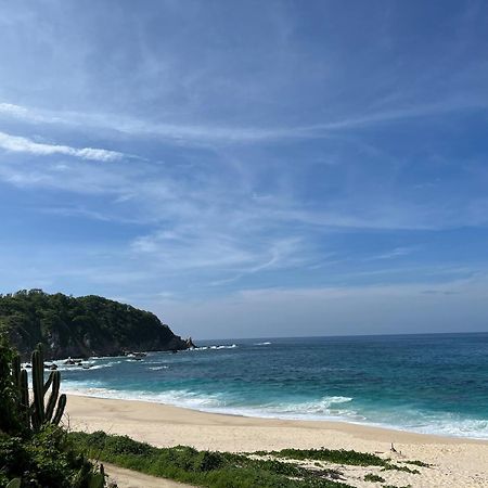 Manta Raya Hotel - Right On The Beach Cuatunalco Екстериор снимка
