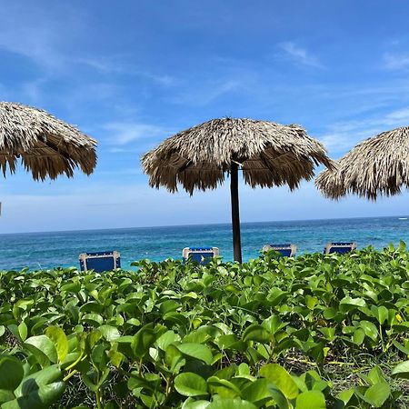 Manta Raya Hotel - Right On The Beach Cuatunalco Екстериор снимка