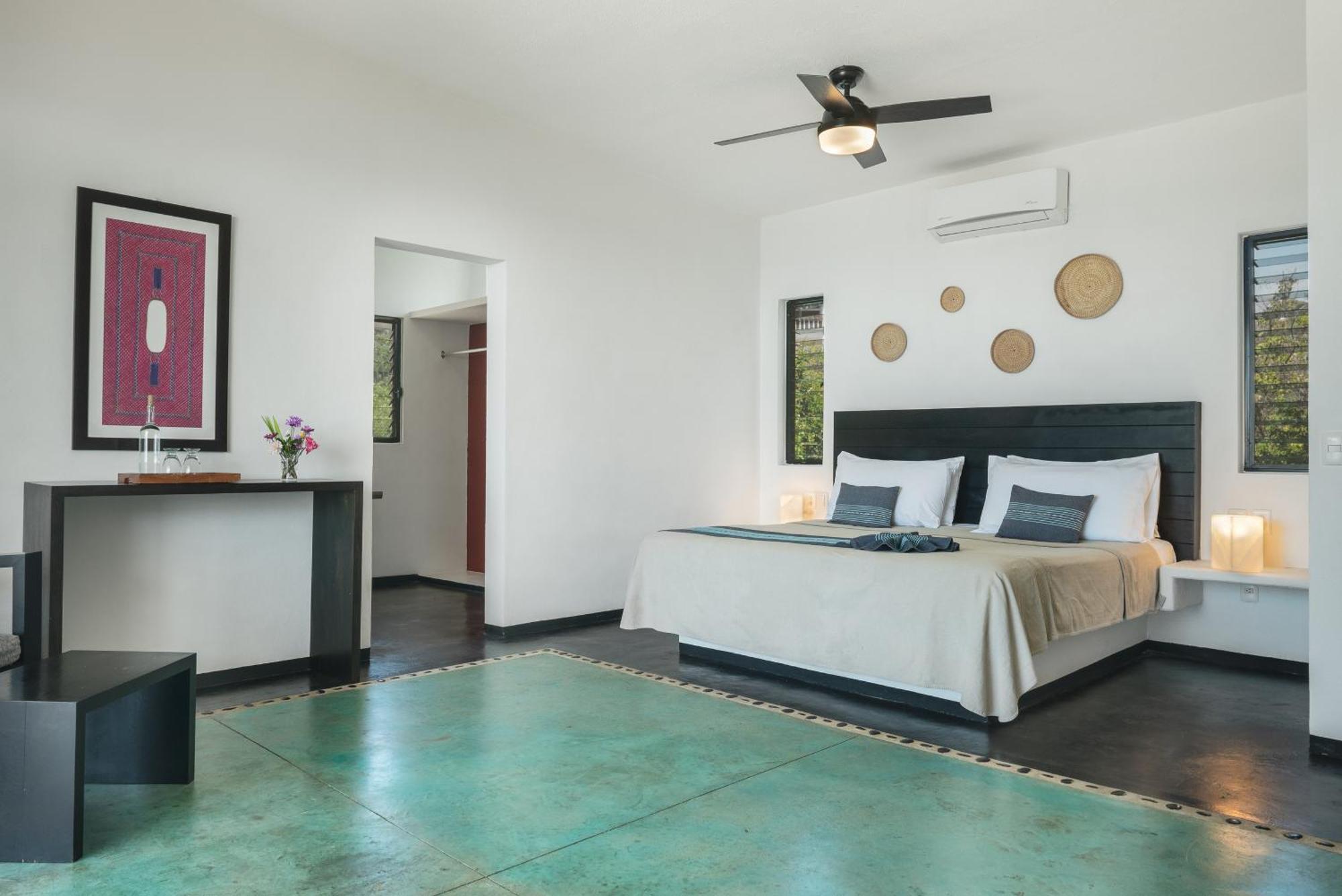 Manta Raya Hotel - Right On The Beach Cuatunalco Екстериор снимка