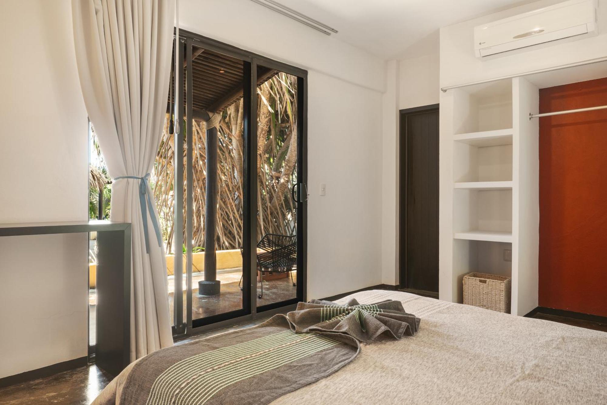 Manta Raya Hotel - Right On The Beach Cuatunalco Екстериор снимка