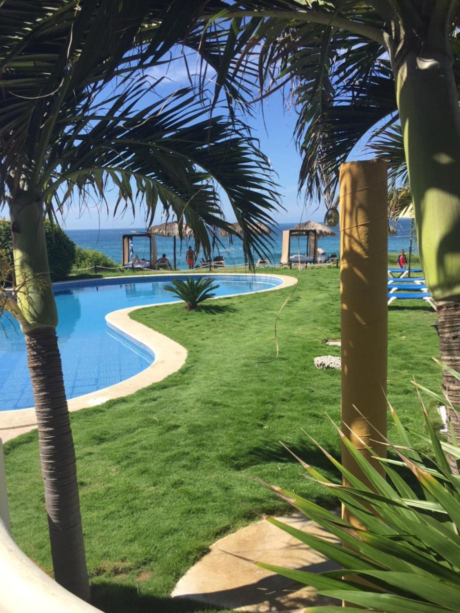 Manta Raya Hotel - Right On The Beach Cuatunalco Екстериор снимка
