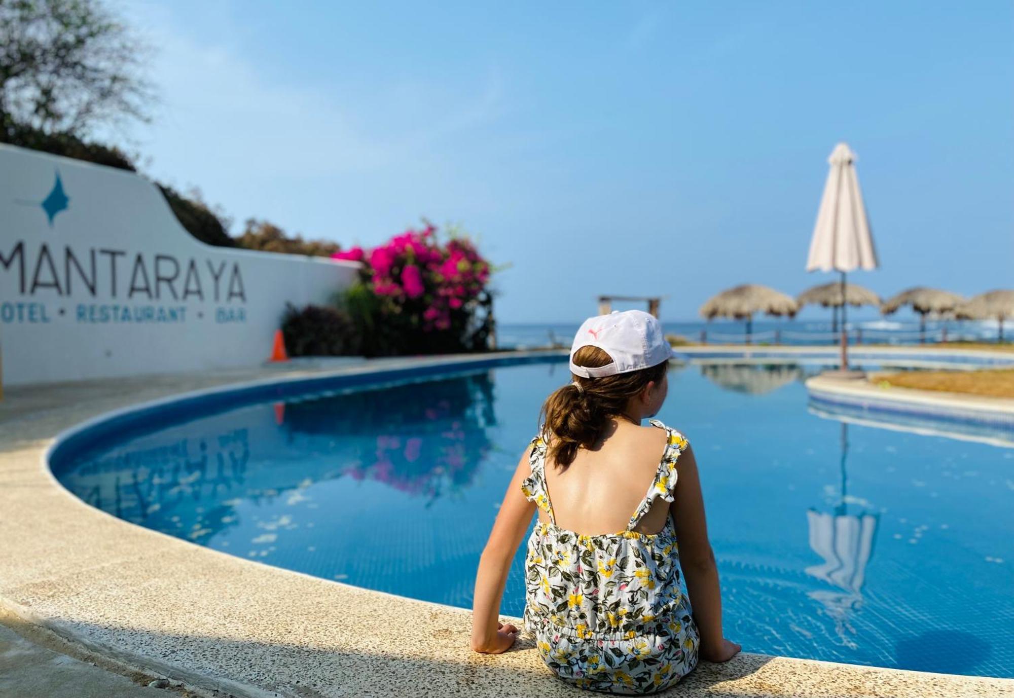 Manta Raya Hotel - Right On The Beach Cuatunalco Екстериор снимка