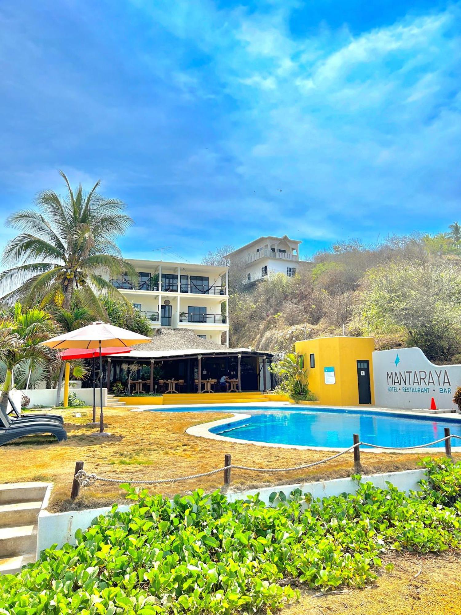 Manta Raya Hotel - Right On The Beach Cuatunalco Екстериор снимка