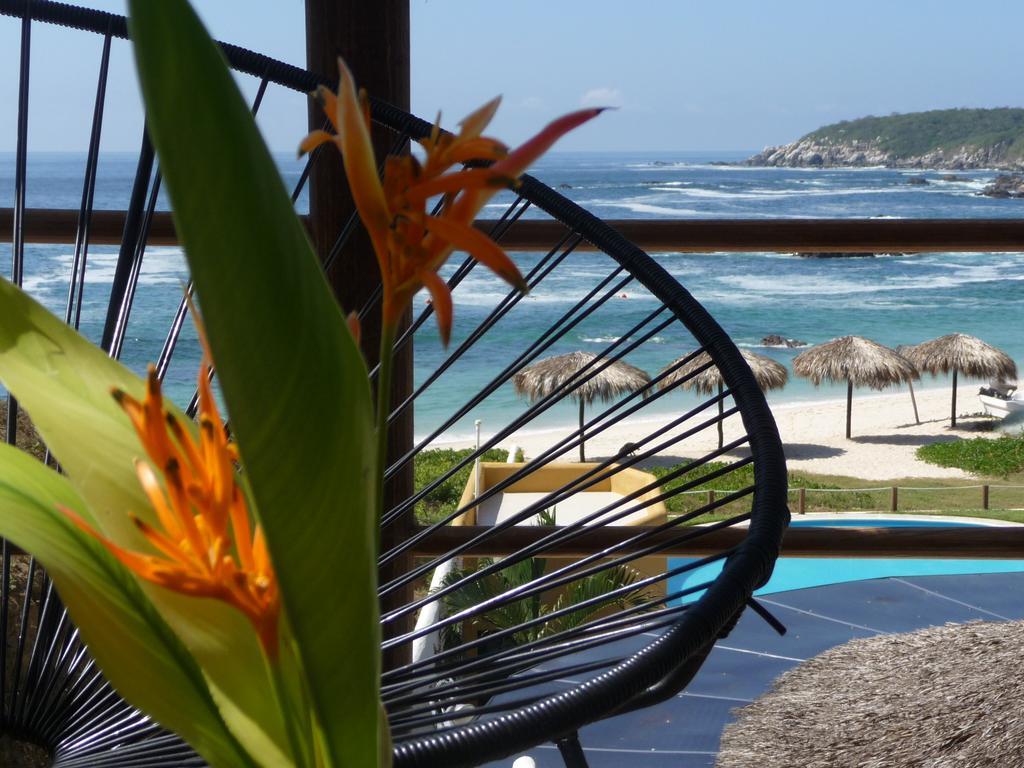 Manta Raya Hotel - Right On The Beach Cuatunalco Екстериор снимка