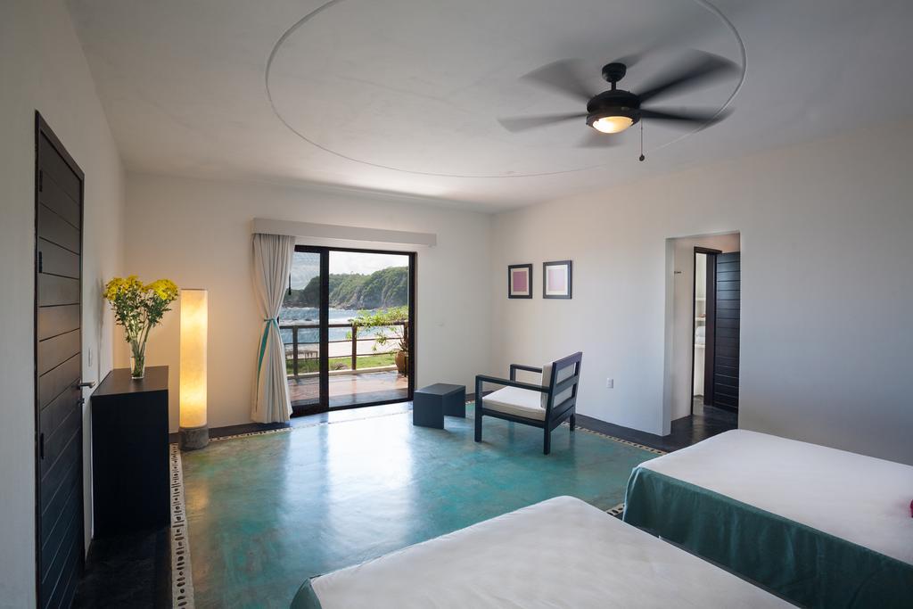 Manta Raya Hotel - Right On The Beach Cuatunalco Екстериор снимка