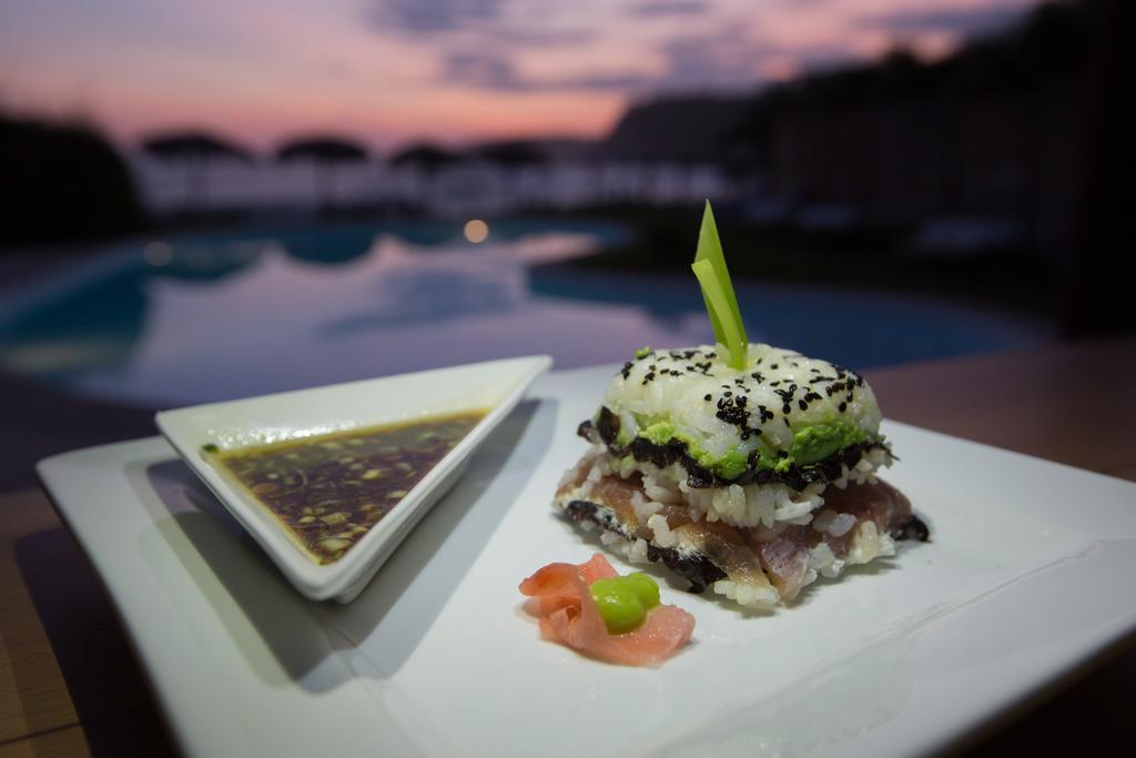 Manta Raya Hotel - Right On The Beach Cuatunalco Екстериор снимка