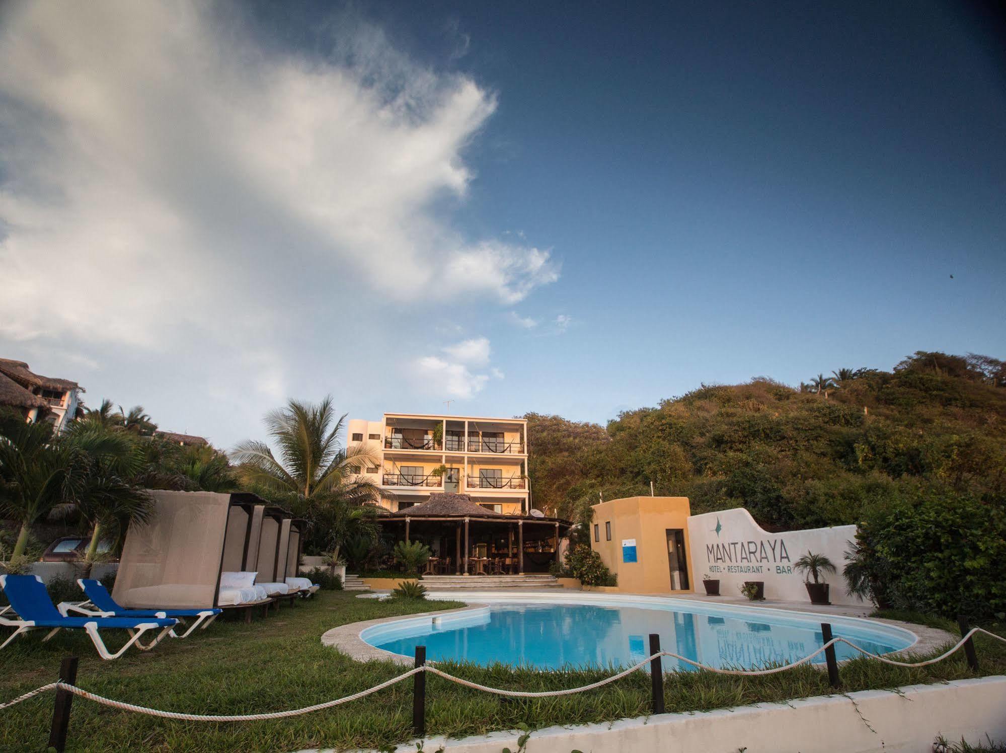Manta Raya Hotel - Right On The Beach Cuatunalco Екстериор снимка